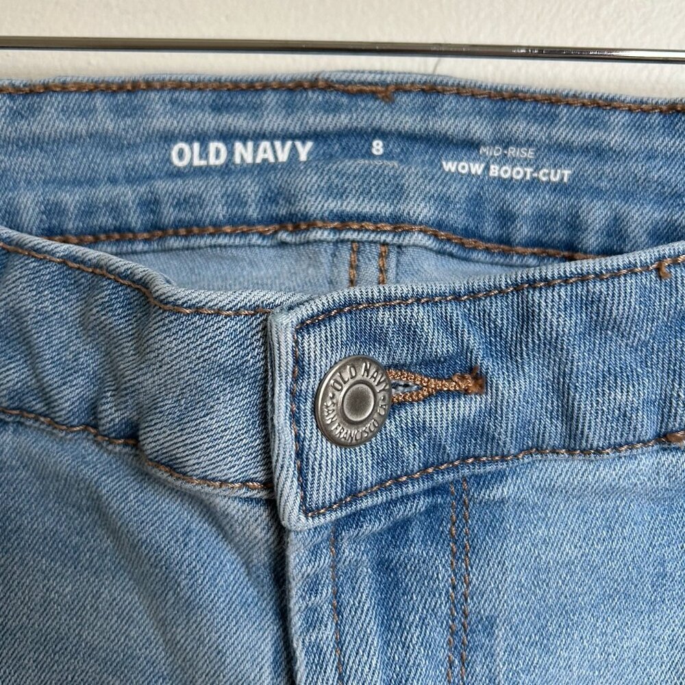 Old Navy Mid-Rise Wow Boot-Cut Jeans Size 8 Short Light Wash Denim - Picture 7 of 9